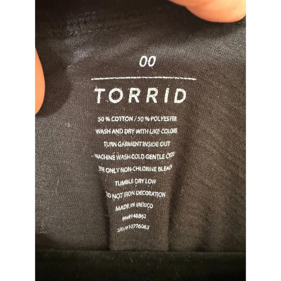 Torrid‎ Women's Black Smooth As Whiskey Short Sleeve Shirt, short sleeve shirt - Picture 4 of 5